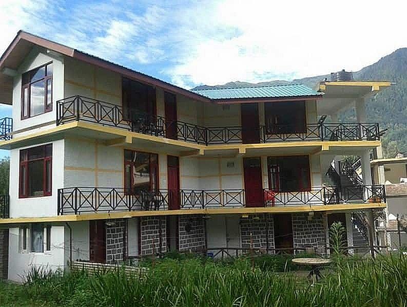 Hotel Seraj International exterior in Manali