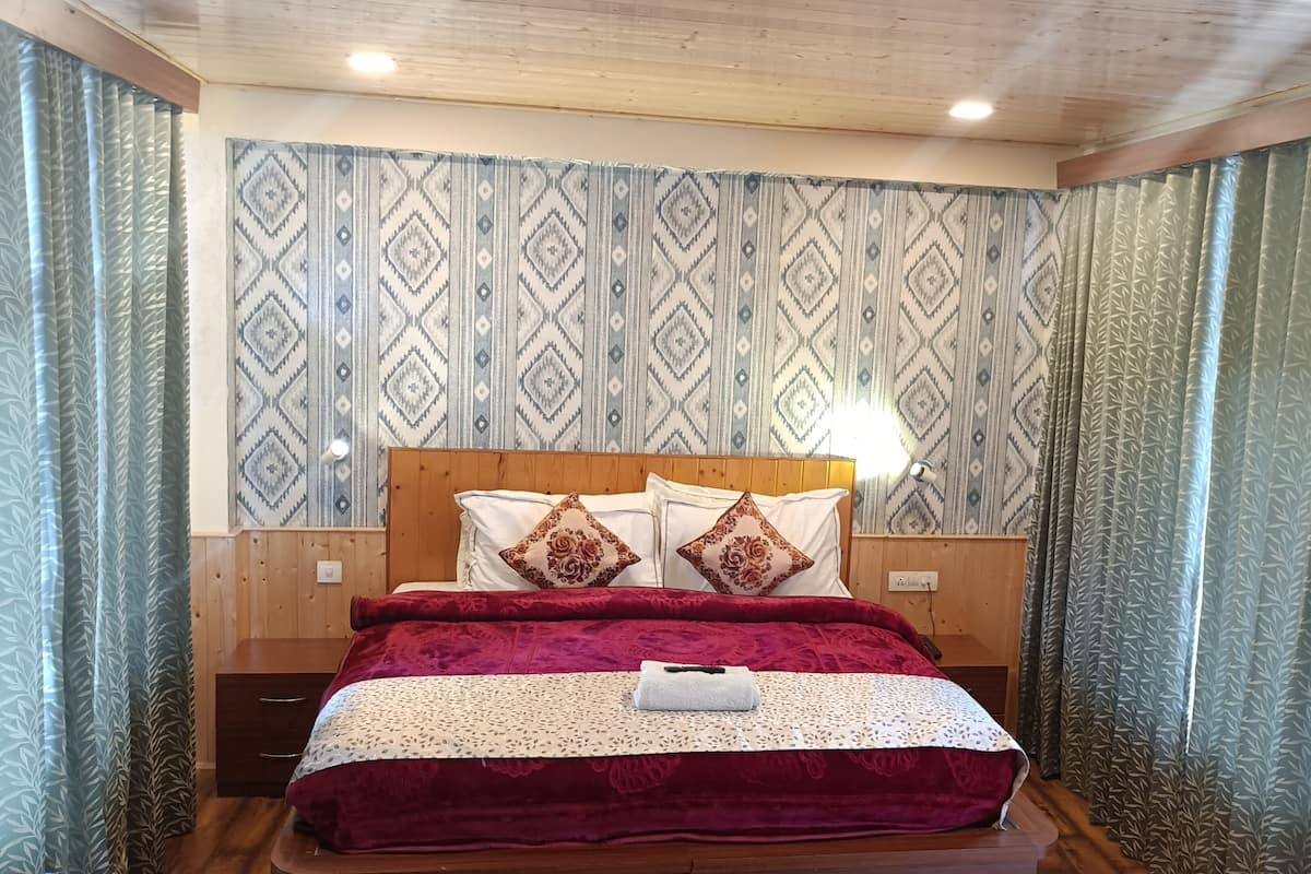 Deluxe Double Room at Hotel Seraj International